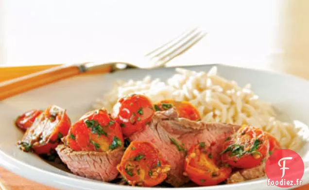 Steak de Flanc Grillé avec Garniture de Tomates chaudes