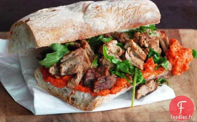 Sandwich au Porc à la Sauce Romesco