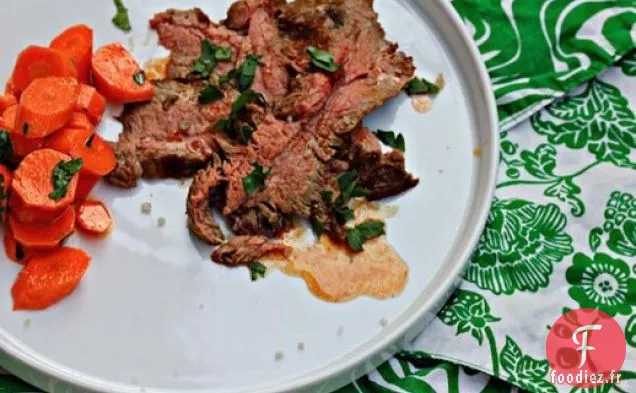Steak De Flanc De Ras el Hanout Grillé Avec Salade De Carottes Marocaines