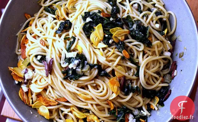 Spaghetti À La Bette À Carde Et Chips D'Ail