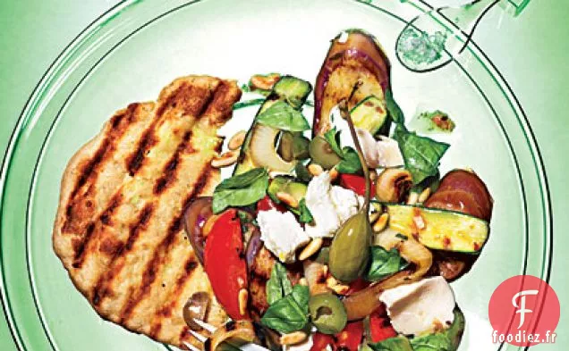 Salade de Caponata Grillée aux Pains Plats Grillés