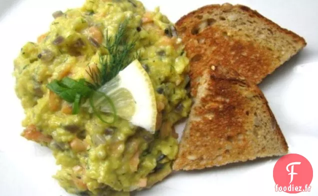 Brouillade de Saumon Fumé à l'Aneth, Oignon Rouge et Crème Fraîche