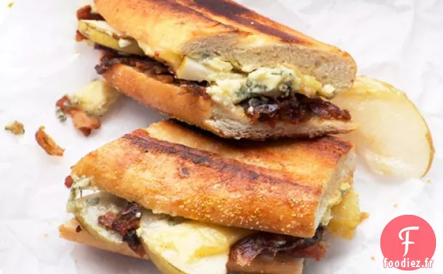 Sandwichs pressés au Stilton, aux Poires, aux dattes et au Bacon