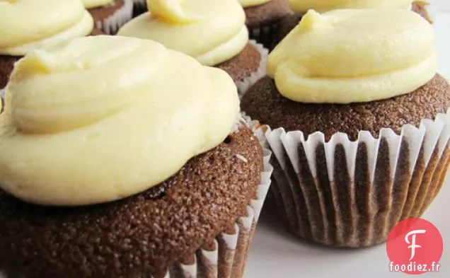 Cupcakes au Pain d'Épice au Chocolat avec Glaçage au Fromage à la Crème au Chocolat Blanc