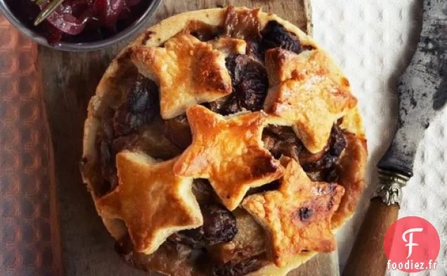 Vol-au-Vent Fourré de Céleri-rave Crémeux et de Champignons Sauvages de l'Hiver Fait Maison