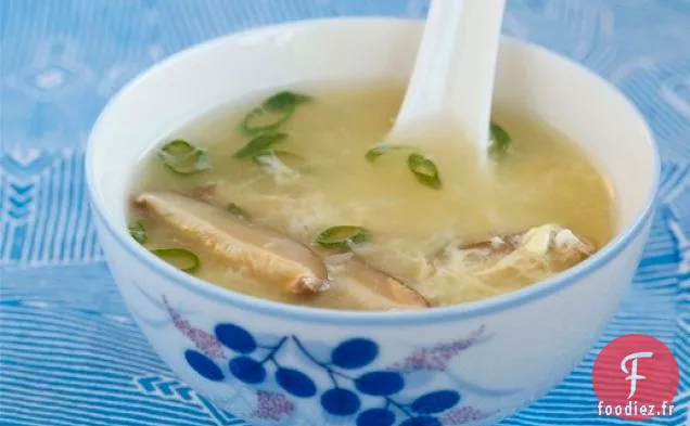 Soupe aux œufs du Livre de recettes à emporter chinois