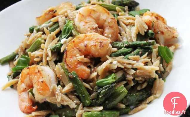 Crevettes à la poêle avec Orzo, Feta et Asperges