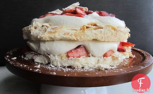 Pavlova aux Fraises et à la Crème