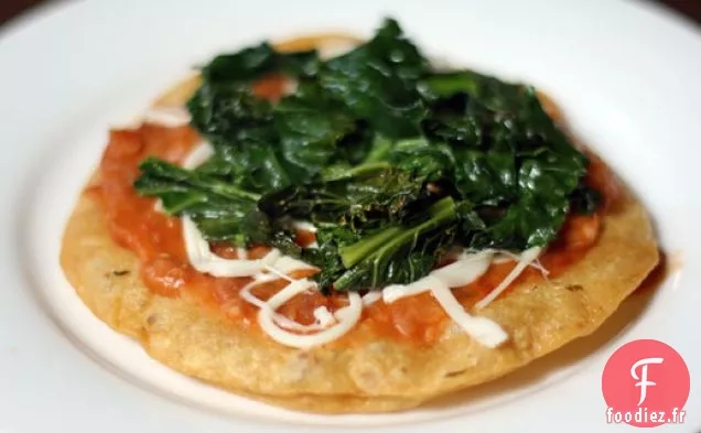 Tostadas au Chou Frisé, Haricots Frits et Fromage