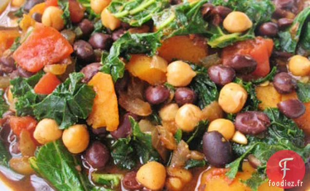 Chili Aux Haricots Noirs À La Courge Musquée Et À La Bette À Carde