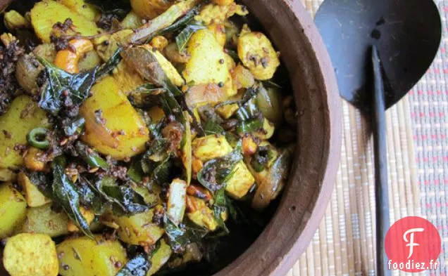 Sauté de Poulet avec Pommes de terre, Noix de Cajou et Feuilles de Curry