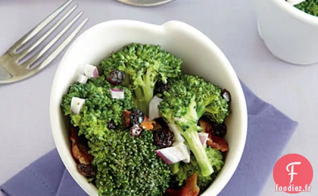 Salade Croquante de Brocoli au Bacon et aux Groseilles