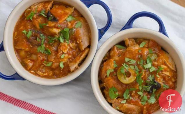 Ragoût de Poulet Rustique avec Tomates, Olives et Vin Rouge