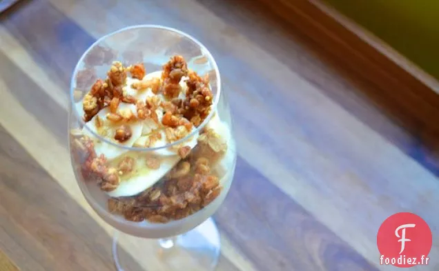 Panna Cotta de Yogourt Grec avec Granola Streusel