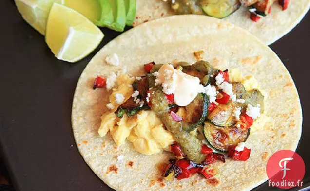 Tacos pour le petit déjeuner avec Courgettes Carbonisées et Poivron Rouge