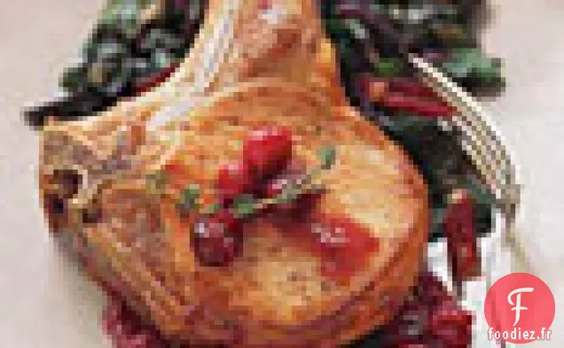 Côtelettes de Porc Rôties à la Poêle avec Canneberges et Blettes Rouges