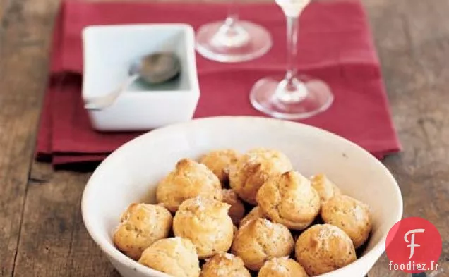 Bouffées de Fromage au Sel et Poivre (Gougères)