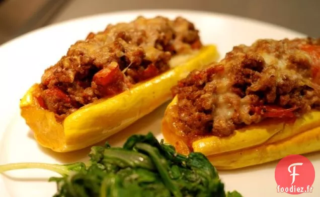 Courge Delicata Farcie De Viande Épicée Et De Tomates Et Un Sid