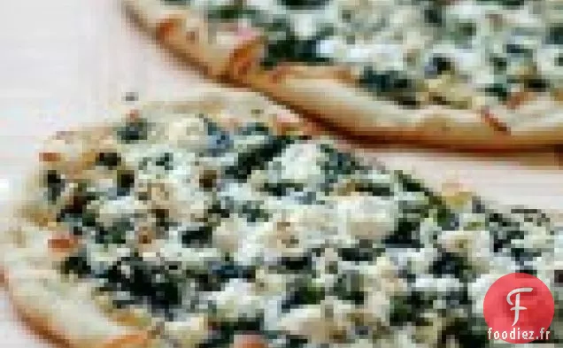 Pizza Bianca Au Fromage De Chèvre Et Légumes Verts