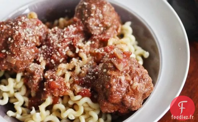 Boulettes de Saucisse Italienne à la Mijoteuse Avec Sauce Chianti et Fusilli