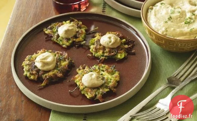 Gâteaux de Courgettes du Moyen-Orient de la Révolution Casher à la sauce Tahini