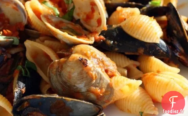 Français en un Éclair : Moules et Palourdes Provençales Sur Coquillages