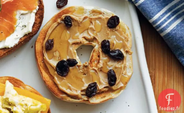 Bagel au Beurre d'Arachide, au Miel et aux Raisins Secs