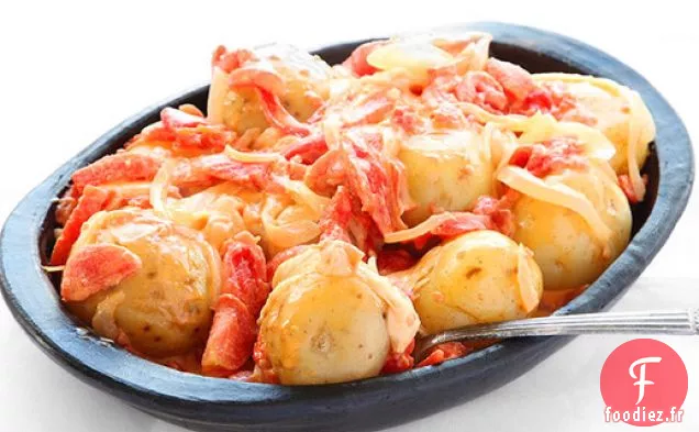 Papas Chorreadas (Pommes de Terre Colombiennes au Fromage et Sauce Tomate)