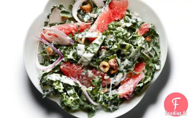 Salade de Chou Frisé Cru, Pamplemousse et Noisettes Grillées