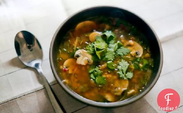 Soupe Aux Champignons Et Au Gingembre À L'Orge Décortiquée