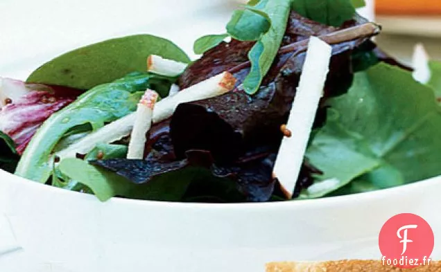 Salade Verte aux Pommes et Vinaigrette Érable-Noix