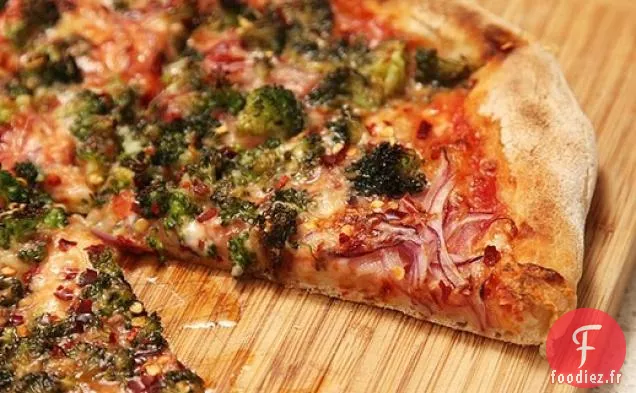 Pizza au Brocoli Caramélisé et à l'Oignon Rouge