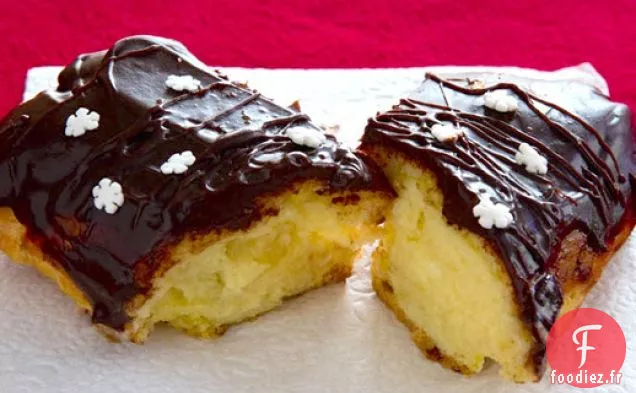 Éclairs des Fêtes à la Ganache au Chocolat et à la Menthe Poivrée