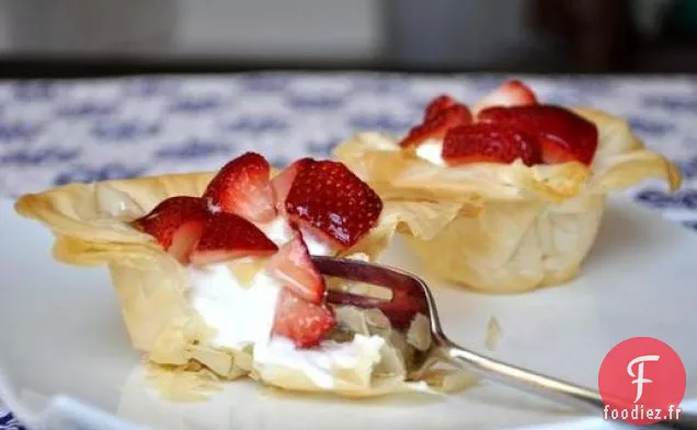 Tasses Phyllo au Yogourt Grec et à la Fraise