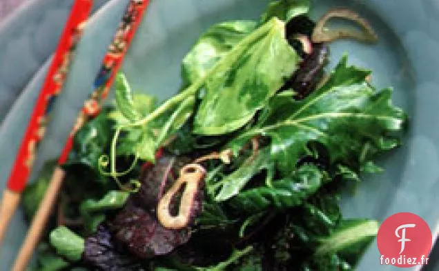 Salade Verte Asiatique Avec Vinaigrette À L'Échalote Sucrée