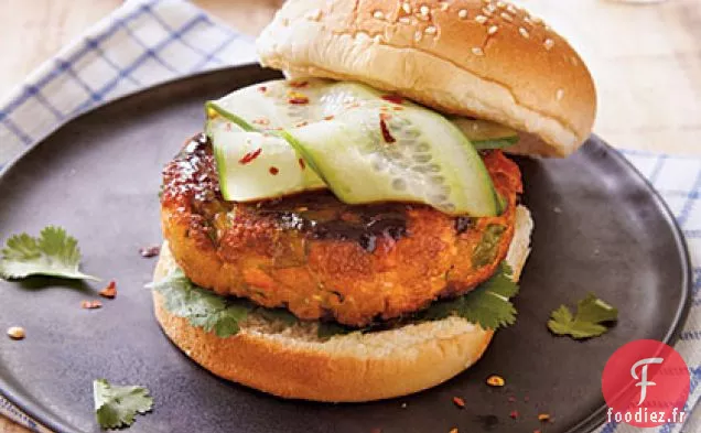 Hamburgers au saumon Glacé au Hoisin avec Concombre mariné