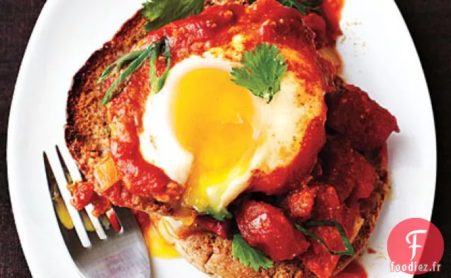 Oeufs Pochés à la Sauce Tomate au Curry