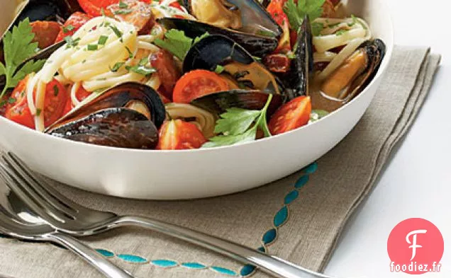 Moules à la Saucisse Fumée et aux Tomates