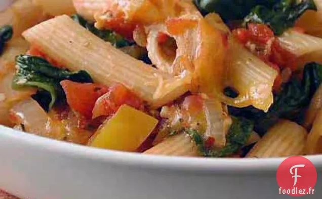 Ziti Cuit au four avec des Épinards, des Tomates et du Gouda fumé