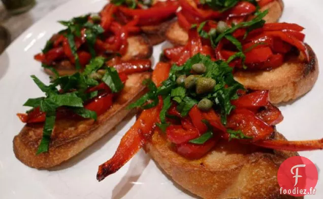 Crostini au Poivre Rôti et à la Feuille de Céleri