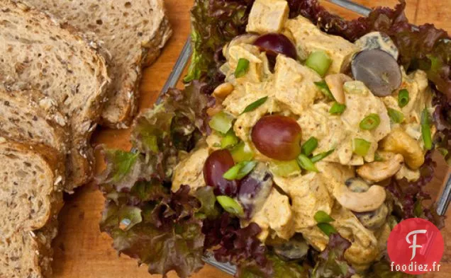 Salade de Poulet au Curry aux Raisins et aux Noix de Cajou