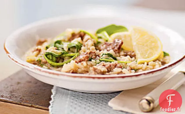 Risotto à la Saucisse Italienne, Oignons Caramélisés et Légumes Verts Amers