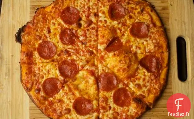 Pizza Croustillante de Style Bar