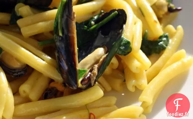 Français en un Éclair : Pâtes Crémeuses aux Moules au Safran et aux Épinards