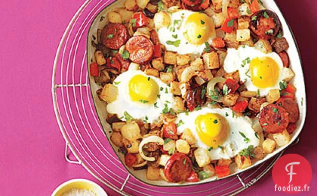 Hachis de Pommes de Terre, Poivrons et Chorizo avec Œufs au plat