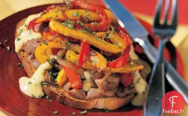Sandwich au Cheesesteak de Philly au Visage Ouvert