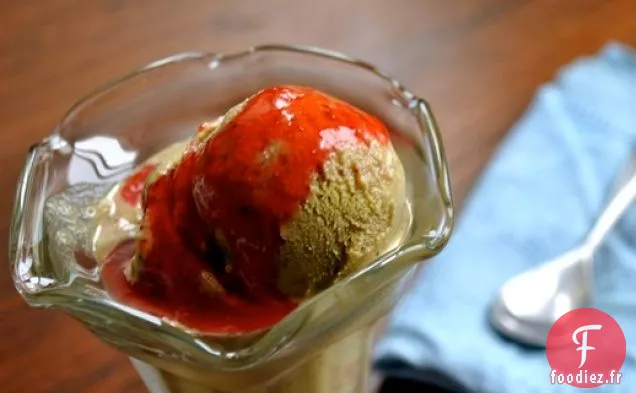 Scooped: Gelato à la Pistache et Sauce aux Fraises