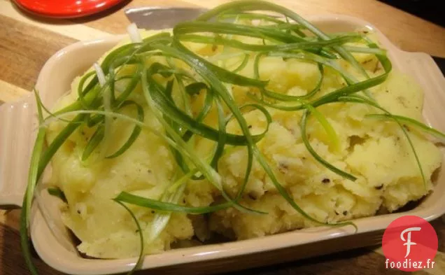 Faites cuire le Livre: Purée de Pommes de Terre à l'Huile d'Olive avec du Poivre Grossier et des Oignons Verts Vaporeux