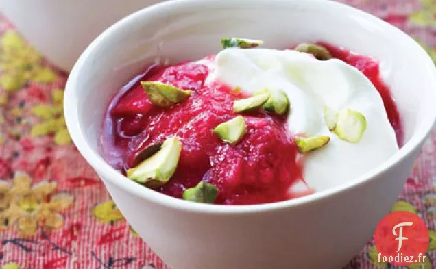 Rhubarbe et Pistaches sur Yogourt épais