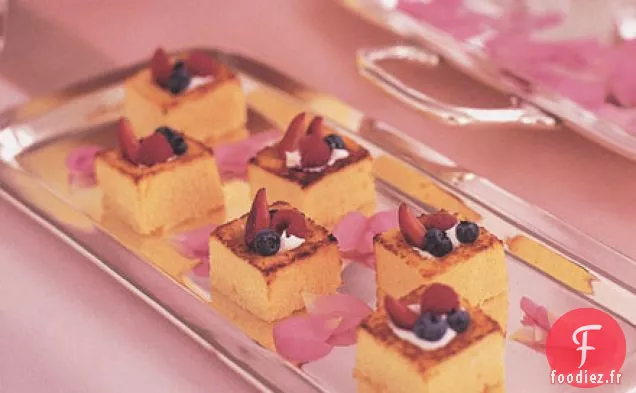Carrés de Gâteau de Livre avec des baies